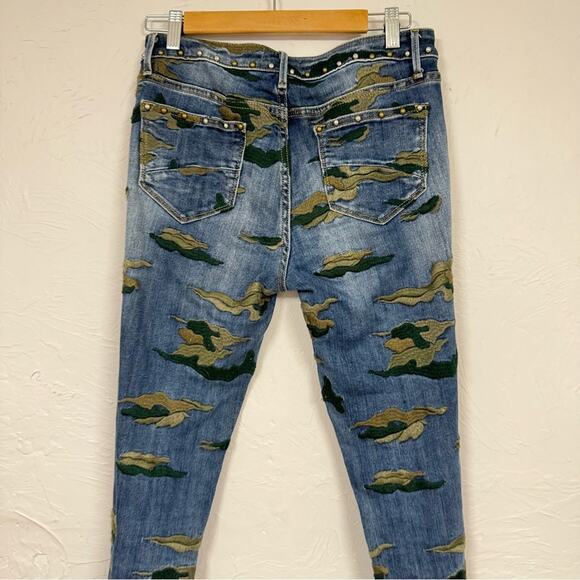 Driftwood High Rise Camo Embroidered Studded Raw Hem Blue Jeans Womens 28 Jackie - Picture 7 of 10